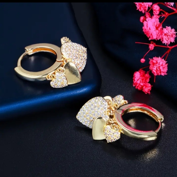 🎄18k. Gold Plated Earrings - Picture 3 of 6